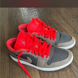 Air Jordan 1 Low SE "Black Olive Bright Crimson